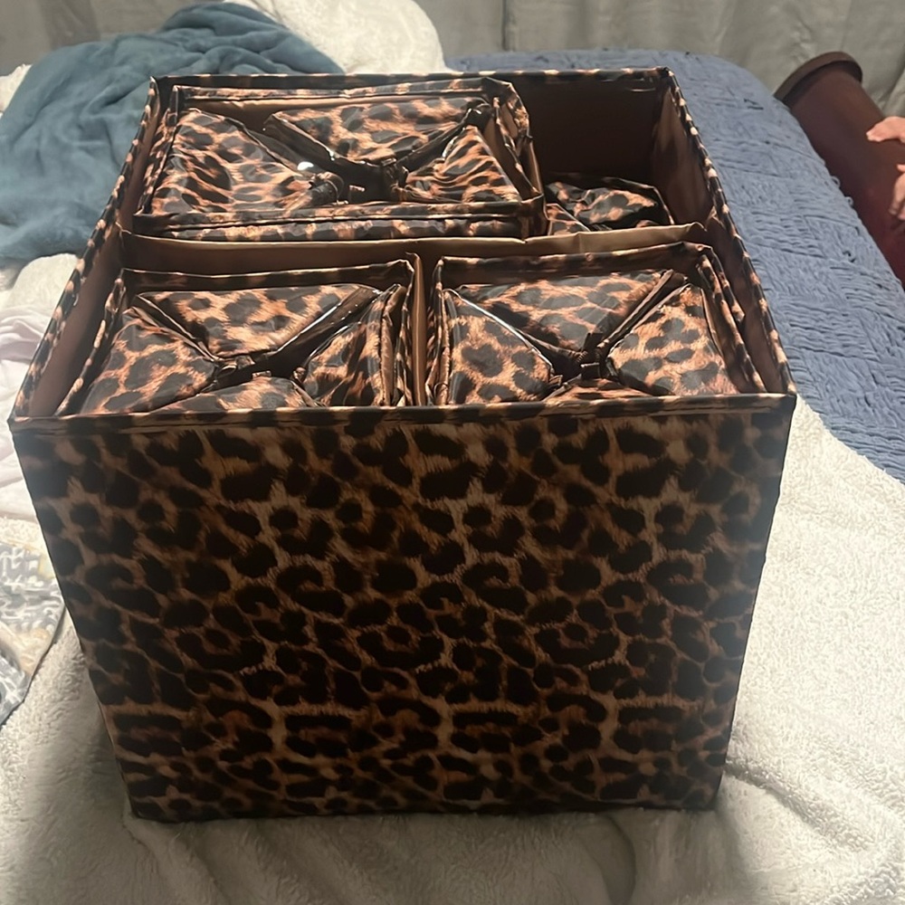 Better Beauty makeup set leopard JM New York